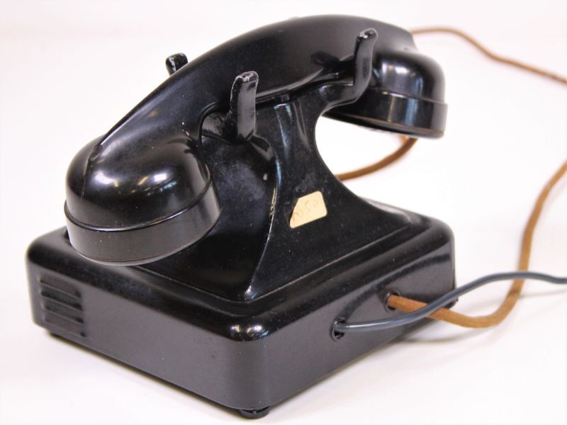 2 x Vintage telefoon bakeliet en hout